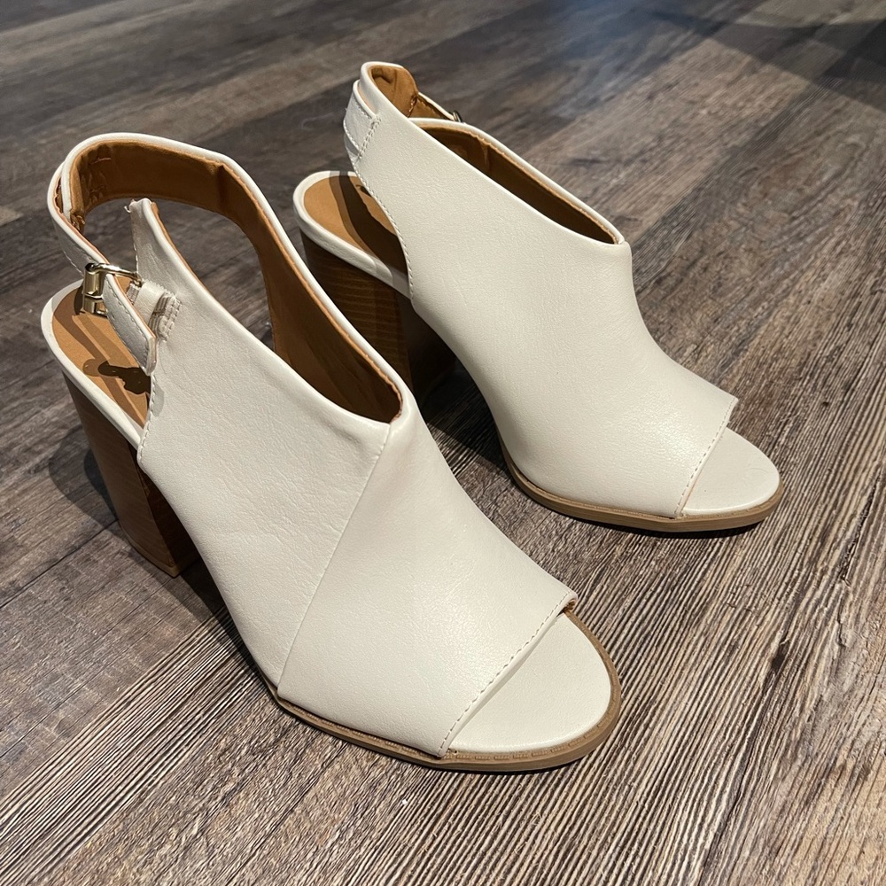White leather peeptoe heel sandal platform